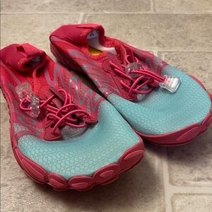 Women’s Vibrant Pink and Blue Women's Water Shoes Size 37